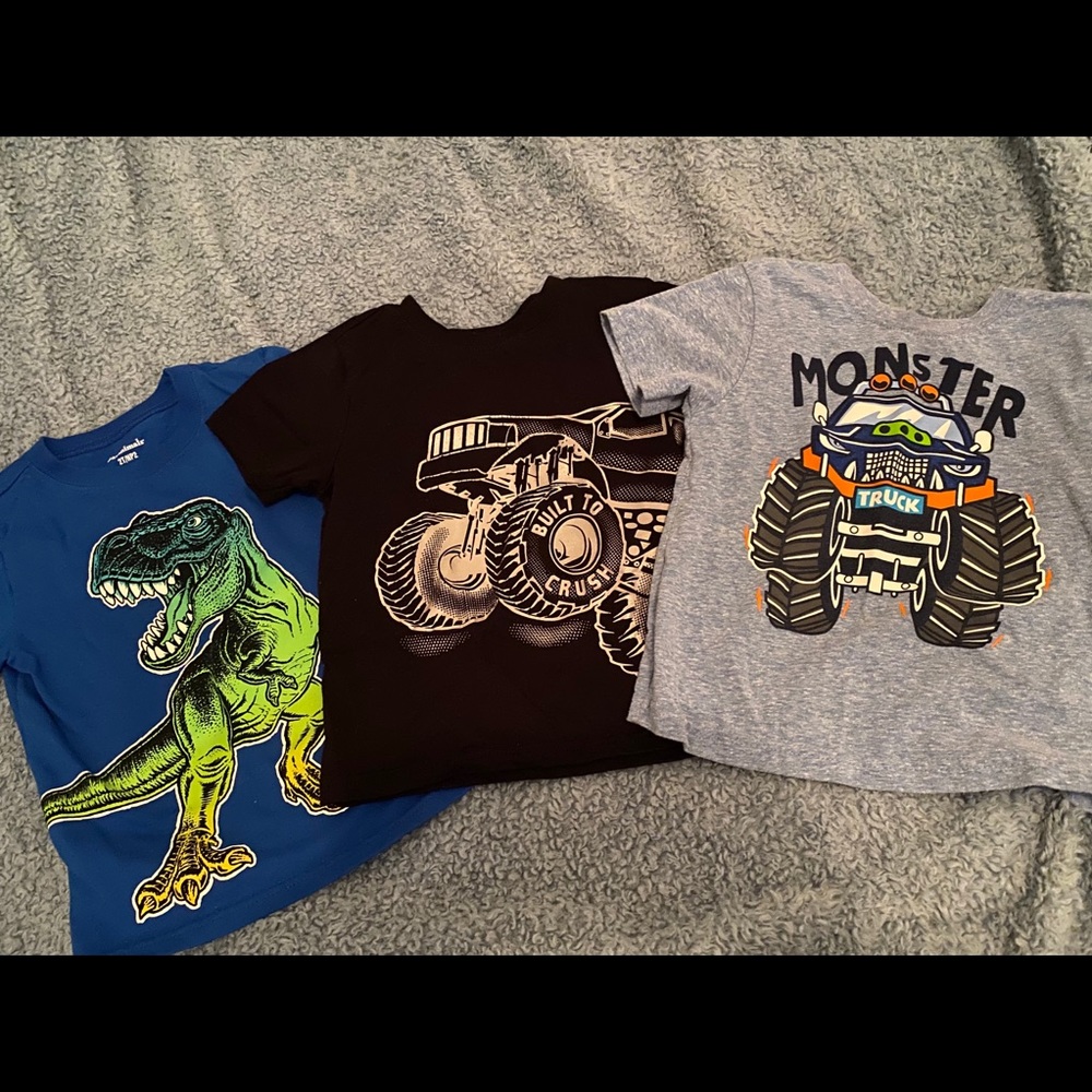 T-shirts size 2T
